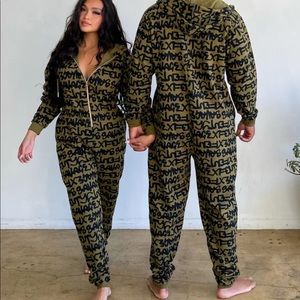 🖤✌️NWT SAVAGE X FENTY Logo Onesie Size XS SOLD OUT & AS SEEN ON RHOBH!!!🖤✌️